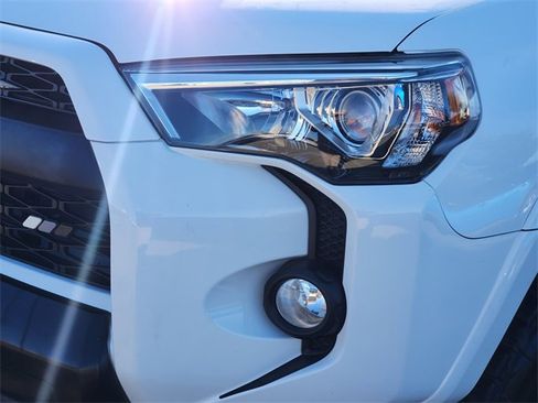 Used 2018 Toyota 4Runner TRD Off-Road image 12