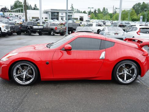 Used 2016 Nissan 370Z Coupe RWD image 2