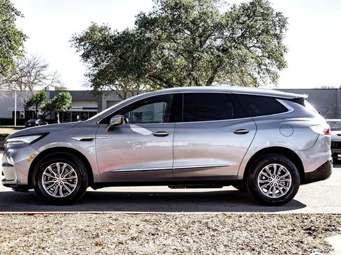 Used 2024 Buick Enclave Premium image 8