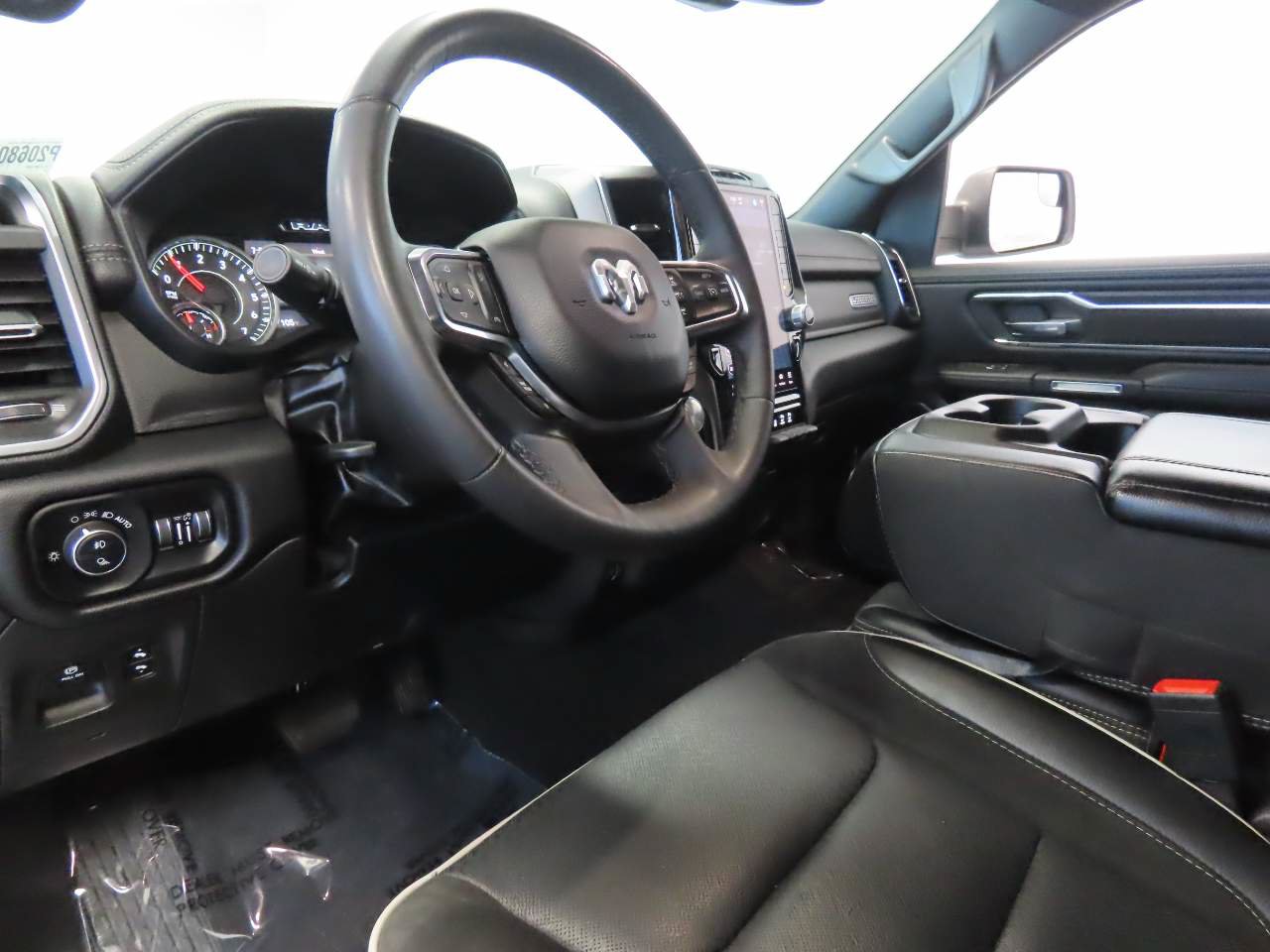 Used 2025 RAM 1500 Laramie AWD/4WD image 9