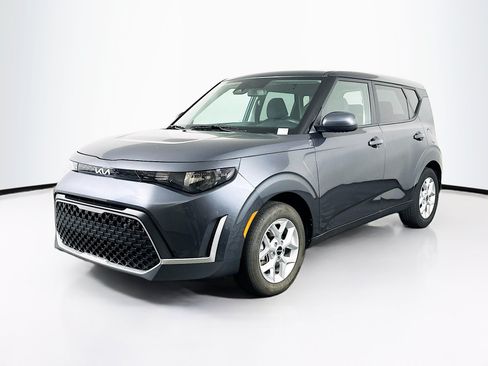 Used 2025 Kia Soul LX w/ LX Technology Package FWD image 3