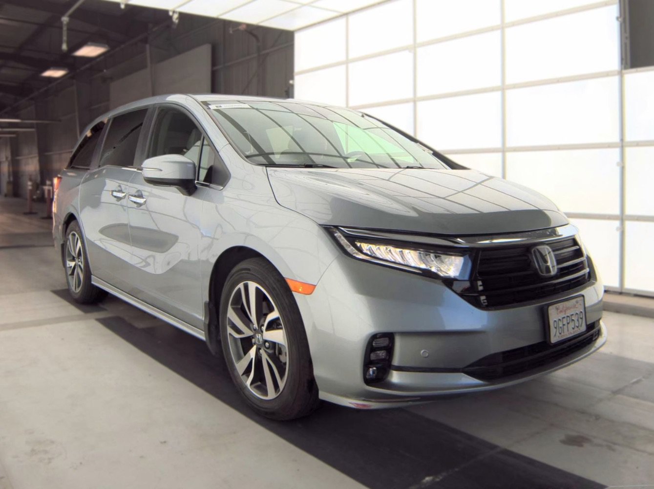 Used 2023 Honda Odyssey Touring image 3