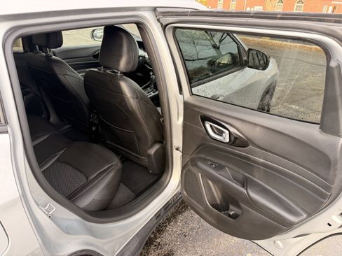 Used 2025 Jeep Compass Latitude w/ Altitude Special Edition image 13