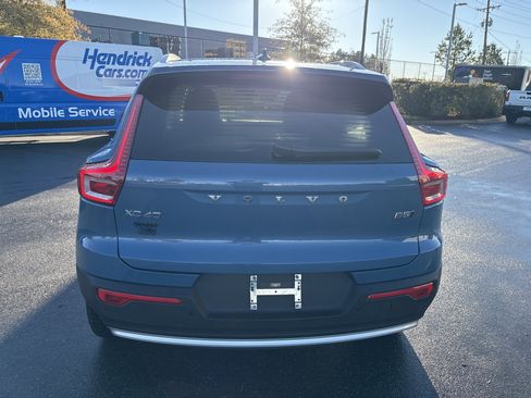 Used 2025 Volvo XC40 B5 Core image 8
