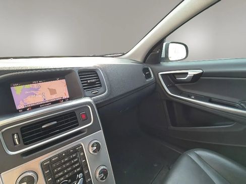 Used 2018 Volvo S60 T5 Inscription image 30