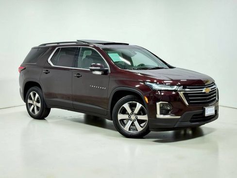 Used 2023 Chevrolet Traverse LT w/ LT Premium Package AWD/4WD image 4