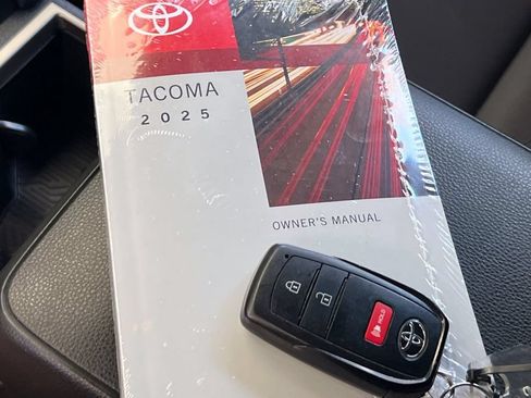 Certified 2025 Toyota Tacoma SR5 AWD/4WD image 12