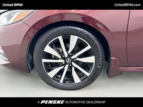 Used 2022 Nissan Sentra SV w/ SV Premium Package FWD image 2