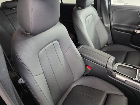 Certified 2025 Mercedes-Benz GLB 250 image 29