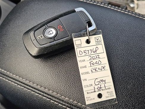 Used 2022 Ford Escape SE image 30