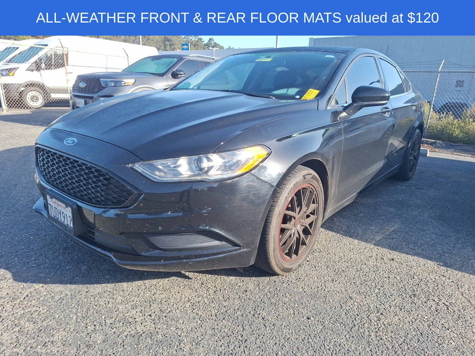 Used 2017 Ford Fusion SE FWD image 3