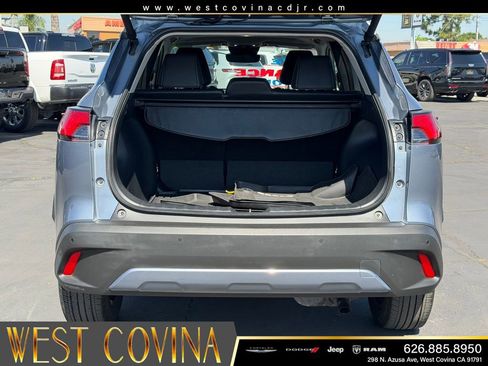 Used 2023 Toyota Corolla Cross XLE w/ Convenience Package FWD image 11