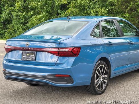 Used 2025 Volkswagen Jetta SE FWD image 6