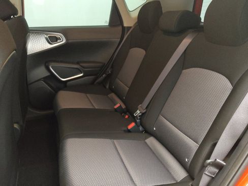 Used 2023 Kia Soul LX image 18