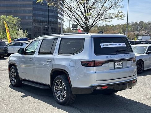 Certified 2024 Jeep Wagoneer Series II w/ Flexible Seating Group AWD/4WD image 5