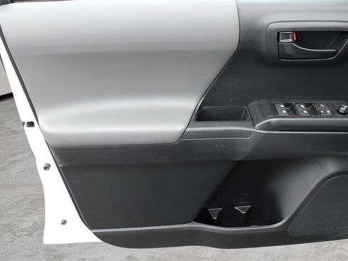 Certified 2021 Toyota Tacoma SR image 18