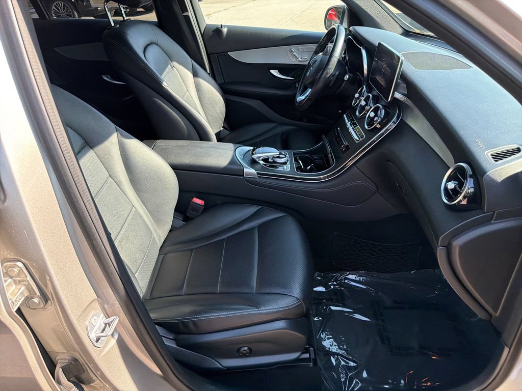 Used 2019 Mercedes-Benz GLC 300 4MATIC w/ Multimedia Package image 13