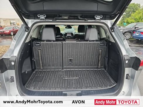 Used 2022 Toyota Highlander XLE FWD image 12