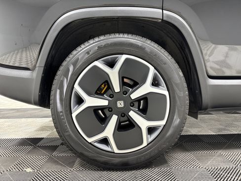 Used 2024 Rivian R1S Adventure AWD/4WD image 12