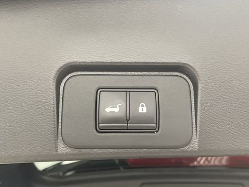 Used 2023 Nissan Rogue SV w/ SV Premium B Package image 16