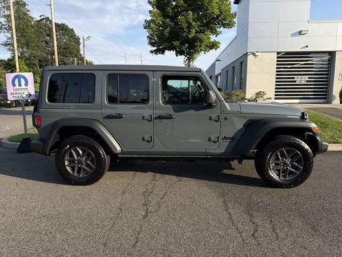 Used 2025 Jeep Wrangler Unlimited Sport AWD/4WD image 9