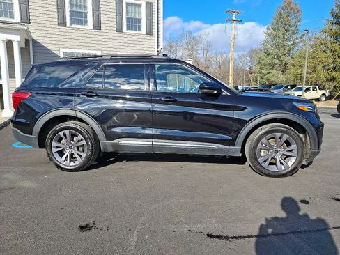 Certified 2023 Ford Explorer XLT w/ Equipment Group 202A image 7