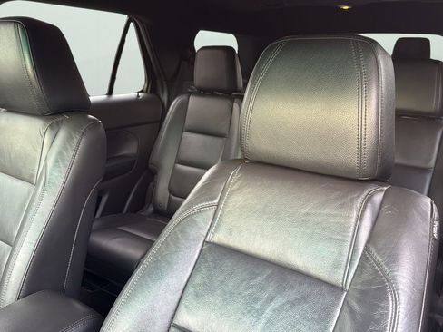 Used 2014 Ford Explorer XLT w/ Equipment Group 202A image 6