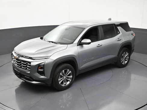 Used 2026 Chevrolet Equinox LT w/ Safety and Technology Package FWD image 16