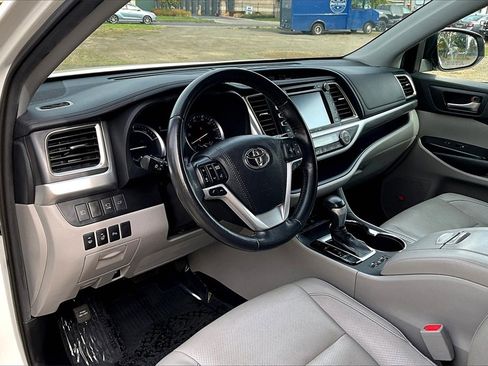 Used 2019 Toyota Highlander Limited Platinum image 19