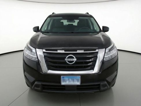 Used 2025 Nissan Pathfinder SV image 2