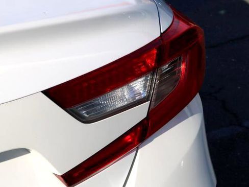 Used 2018 Honda Accord LX image 9