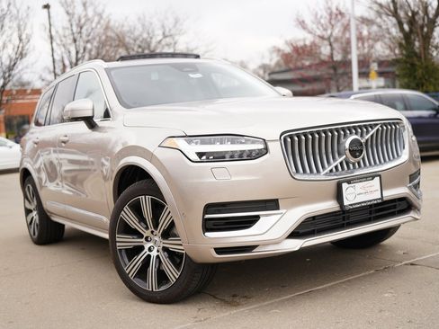 New 2025 Volvo XC90 T8 Plus w/ Protection Package Premier image 2
