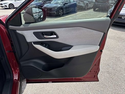 Used 2023 Nissan Rogue SV image 14