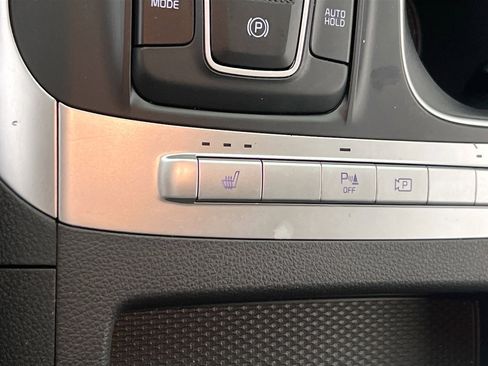 Used 2024 Kia Carnival LX image 19