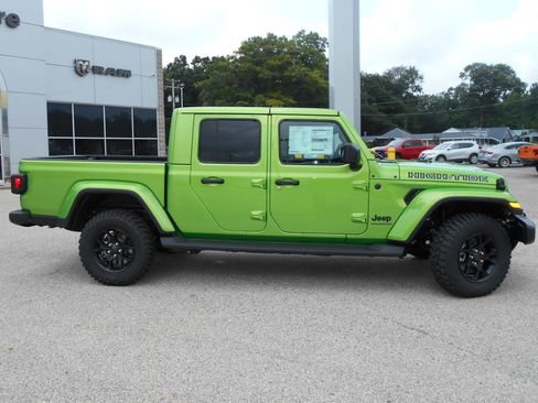 New 2025 Jeep Gladiator Sport image 33
