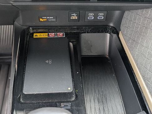 Used 2025 Toyota Camry XLE AWD/4WD image 24