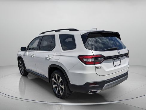 Used 2025 Honda Pilot Touring image 6