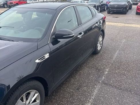 Used 2018 Kia Optima LX FWD image 2