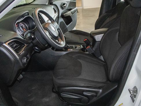 Used 2021 Jeep Cherokee Latitude image 7