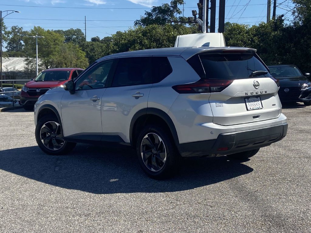 Used 2025 Nissan Rogue SV AWD/4WD image 6