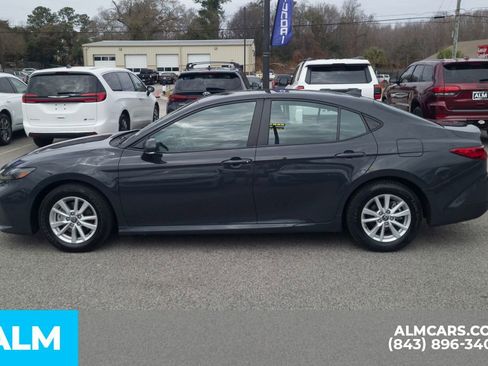Used 2025 Toyota Camry LE image 10