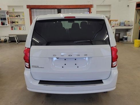 Used 2020 Dodge Grand Caravan SE image 6