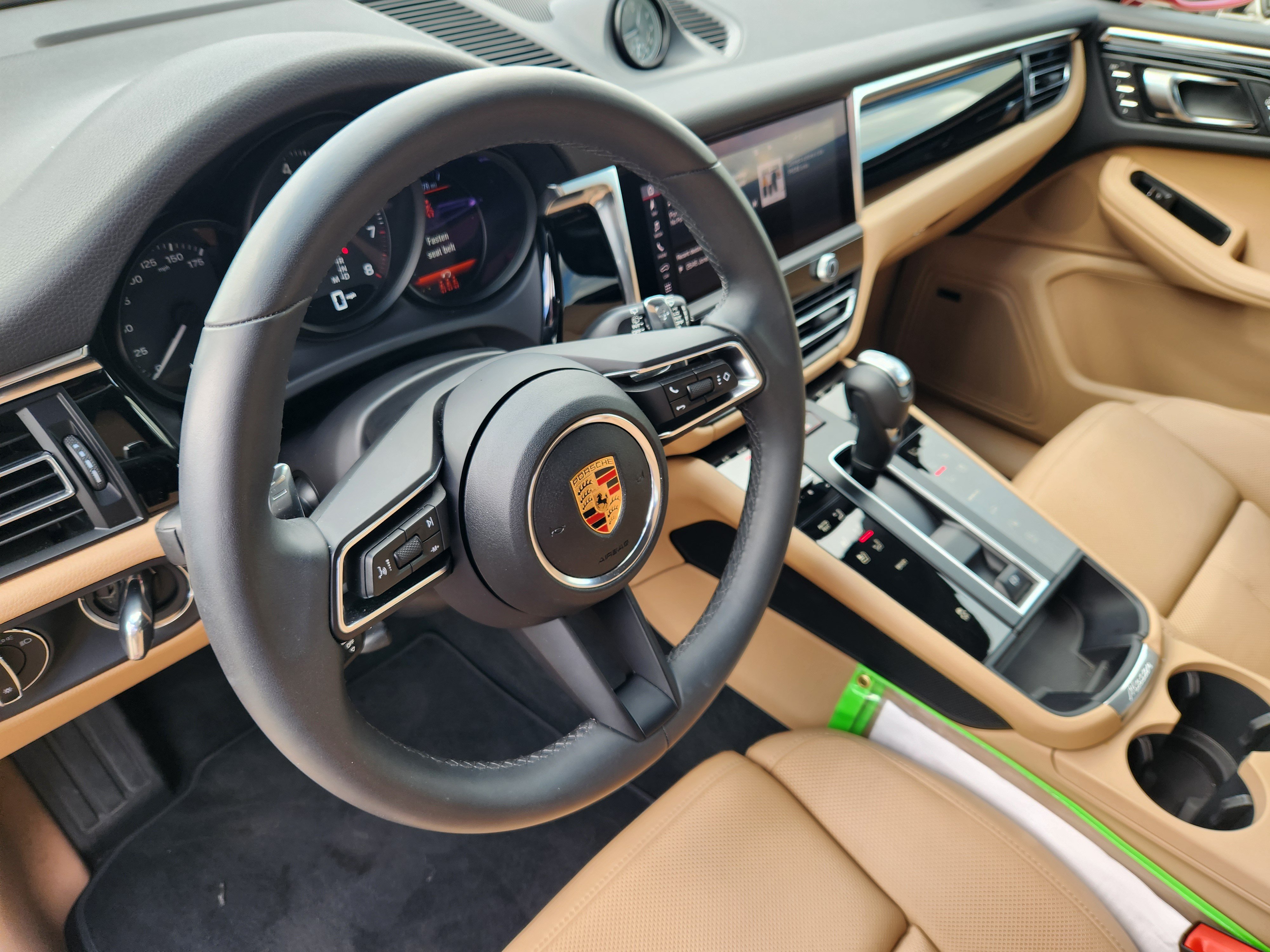 Certified 2026 Porsche Macan AWD/4WD image 4