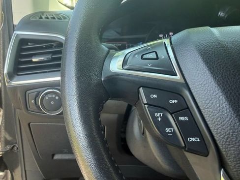 Used 2020 Ford Edge Titanium FWD image 21