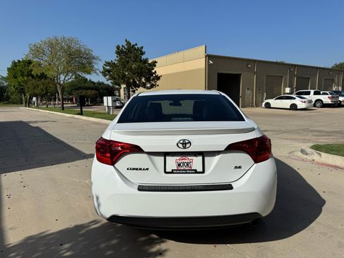 Used 2017 Toyota Corolla SE FWD image 3