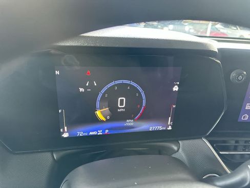 Used 2025 Chevrolet TrailBlazer LT AWD/4WD image 16