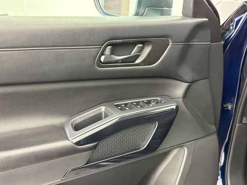 Used 2024 Nissan Pathfinder SV FWD image 13