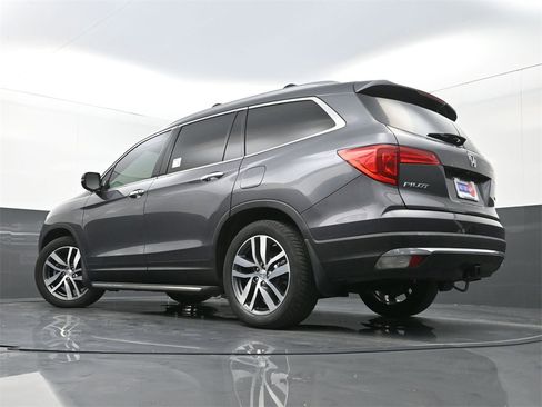 Used 2018 Honda Pilot Touring image 32