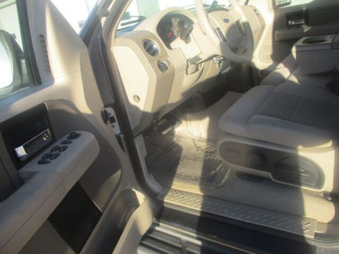 Used 2004 Ford F150 XLT image 9