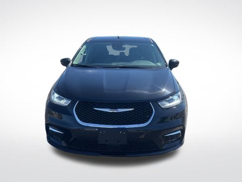 Used 2024 Chrysler Pacifica Touring-L FWD image 9